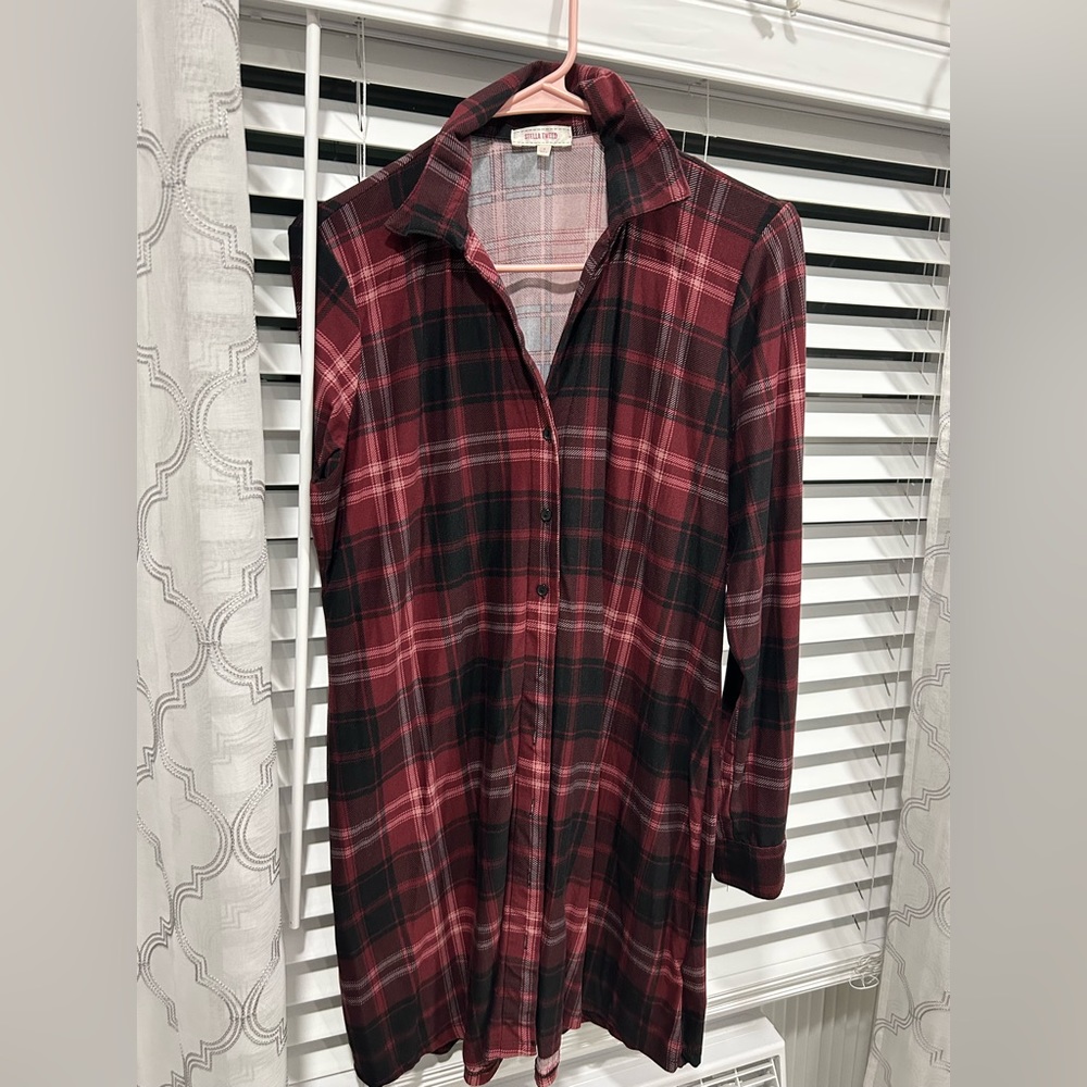 A nice fall shirt worn with leggings.